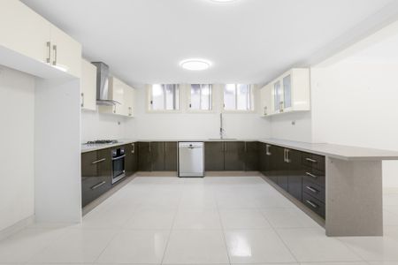 Charming Home in Prime Location - Photo 4