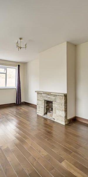 5 bedroom detached bungalow to rent - Photo 1