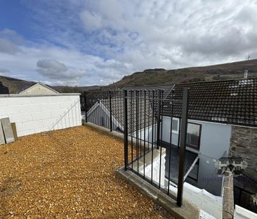 3 bedroom terraced house to rent - Photo 6