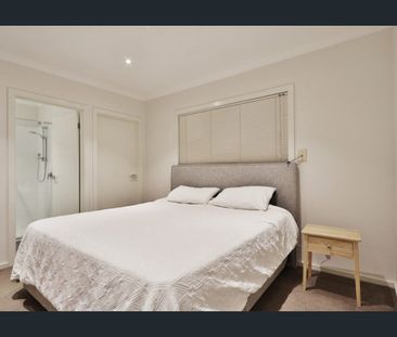 Stunning Three-Bedroom Townhouse - Photo 4