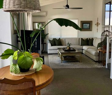 Spacious Family Home in Bellevue - Photo 4