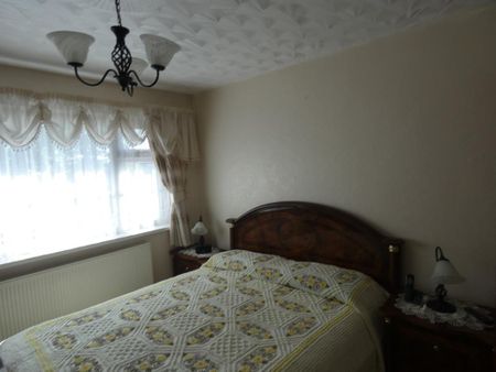 5 bedroom semi-detached house to rent - Photo 4