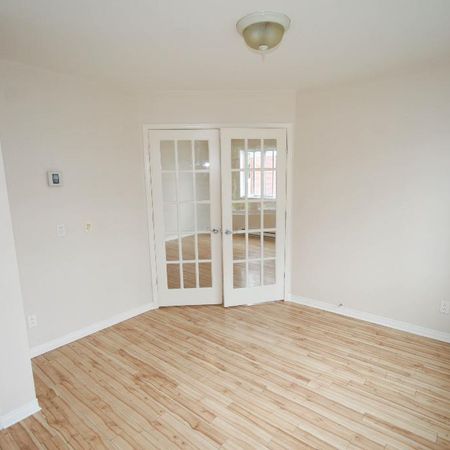 Condo, 5 1/2 Saint-Hubert, libre 1er mars 2026, Électricité inclu, Air climatisé - Photo 4