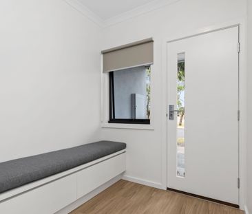 Modern Family Home - Photo 6