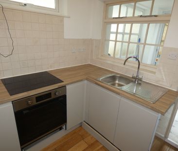 2 bed Apartment - To Let - Photo 5