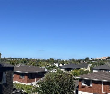 3 BEDROOM TOWNHOUSE - REMUERA - Photo 2