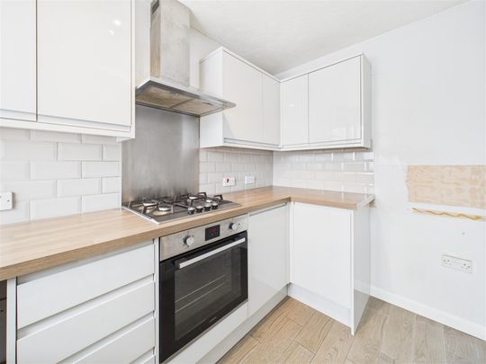 2 bedroom Terraced House to rent - Photo 1