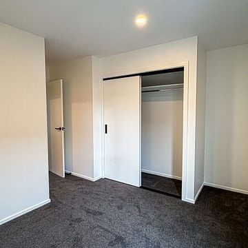 Modern Townhouse in Queenstown - Photo 1