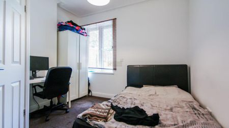 6 bedroom terraced house to rent - Photo 4