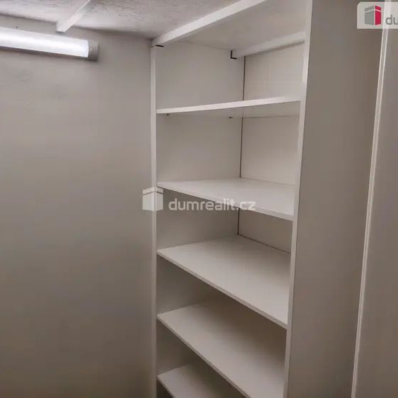 Pronájem bytu 1+kk, Děčín - Staré Město, ul.Zelená - Photo 1