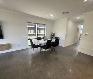 BEAUTIFUL QUALITY HOME!! - Photo 6