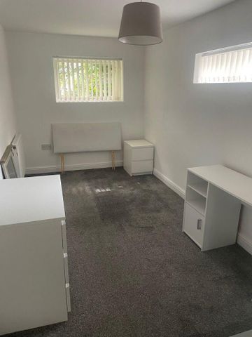 4 bedroom apartment to rent - Photo 3