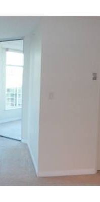 Bright and Spacious 1Bed 1Bath plus Den at LANDMARK 33 - Photo 1