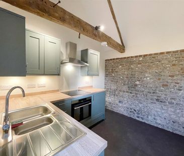 A delightful cottage in heart of the West Dean Estate with artist/m... - Photo 3