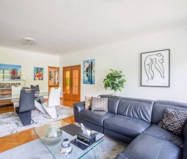 Ruim appartement met 2 slaapkamers en terras, zicht op het stadspark - Photo 3