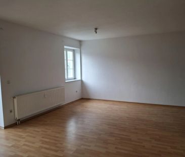 Freundliche 2-Zimmer-Wohnung mit möblierter Küche und Balkon in gut... - Photo 2