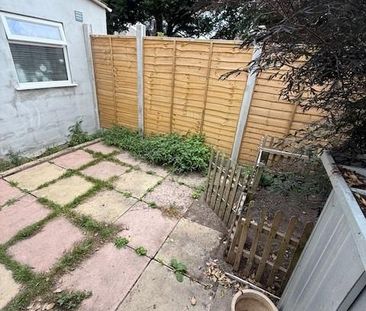 Studio to rent - Photo 6