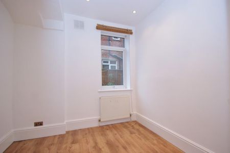 3 bedroom ground floor flat to rent - Photo 2