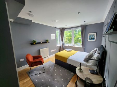 Netherheys Drive, London, CR2 6 - Photo 2