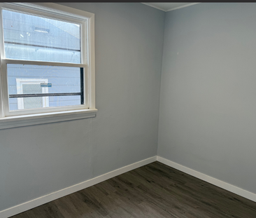 4 bedroom home just off Broadway - Photo 2
