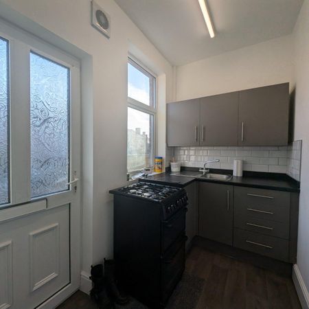 2 bedroom terraced house to rent - Photo 3