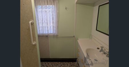 Affordable Seaside Cottage – One Block from the Waterfront - Photo 5