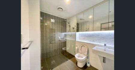 Large Modern One Bedroom plus Study Apartment in Fantastic Location - Photo 5