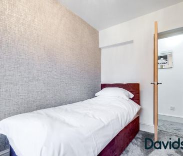 3 bedroom flat to rent - Photo 2