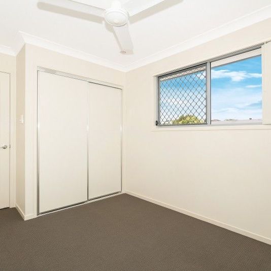Charming Townhouse in Serene Warner Groves - Photo 1