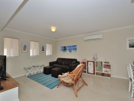 Executive Living in Mandurah's Premier Gated Complex - Furnished - Photo 2