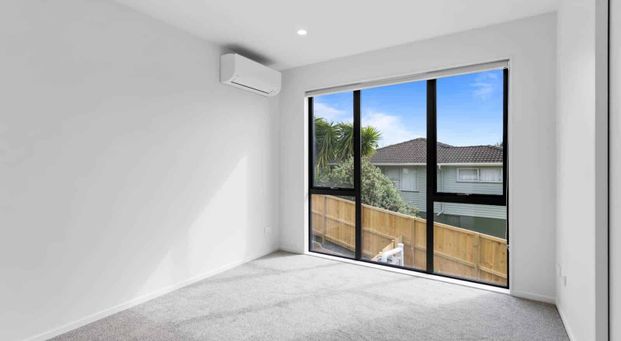 Stylish & Contemporary 2 Bed! - Photo 1