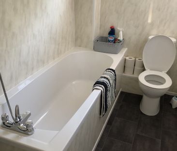 5 bedroom house - Photo 1