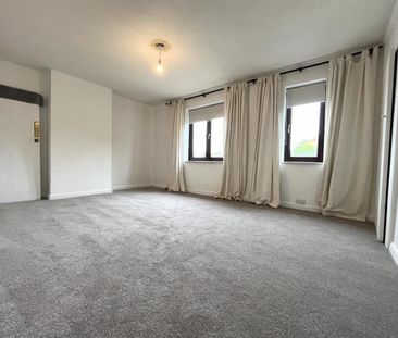 3 Bedroom House - Semi-Detached To Let - Photo 3