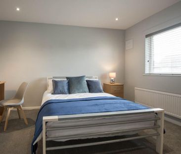 4 bedroom semi-detached house to rent - Photo 4