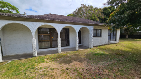 Beautiful Family Home - Ready to Move In Now!! - Photo 5