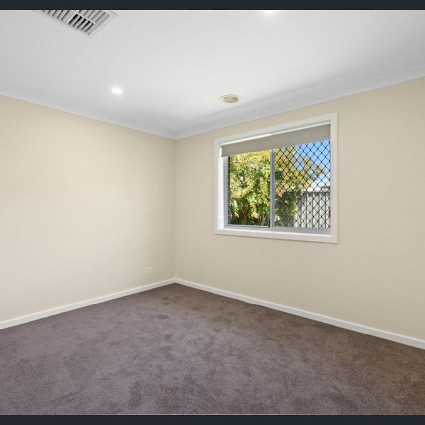 Spacious Family Home for Rent – Perfectly Positioned with Modern Features - Photo 1