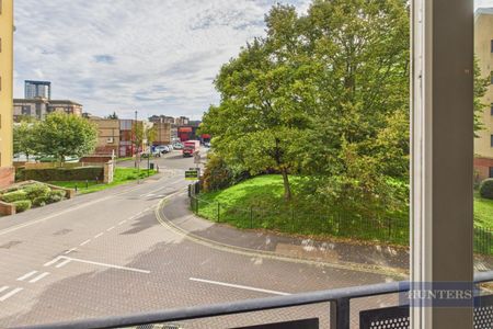 1 bedroom Flat To Let - Photo 2