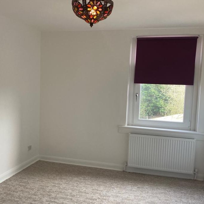 4 bedroom flat to rent - Photo 1