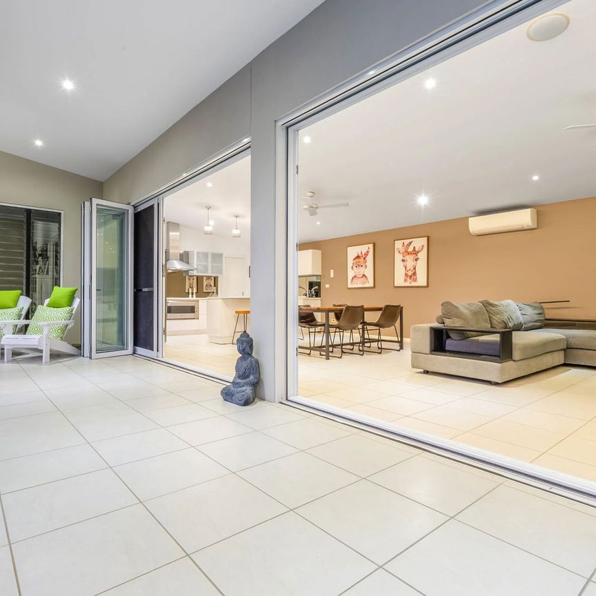 8A Ninth Avenue, Sandgate - Photo 1