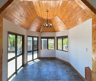 Welcome to Your New Quirky Home - Photo 5