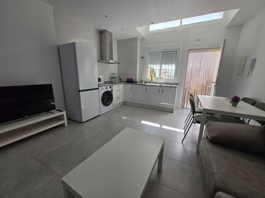 Alquiler de piso en Calle Sarajevo - Photo 1