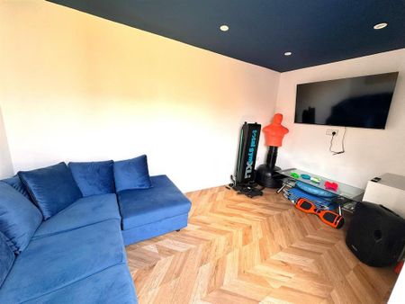 4 bedroom detached house to rent - Photo 5