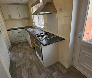 3 bedroom semi-detached house to rent - Photo 6