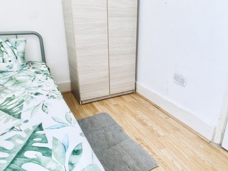 Room in a Shared House, Carmen Street, E14 - Photo 2