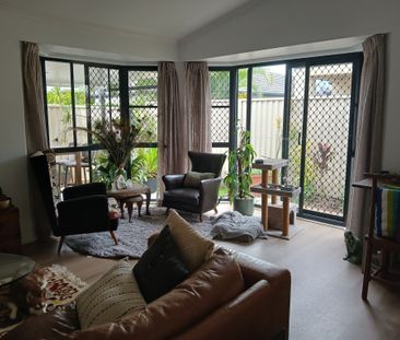 Helensvale - Photo 4