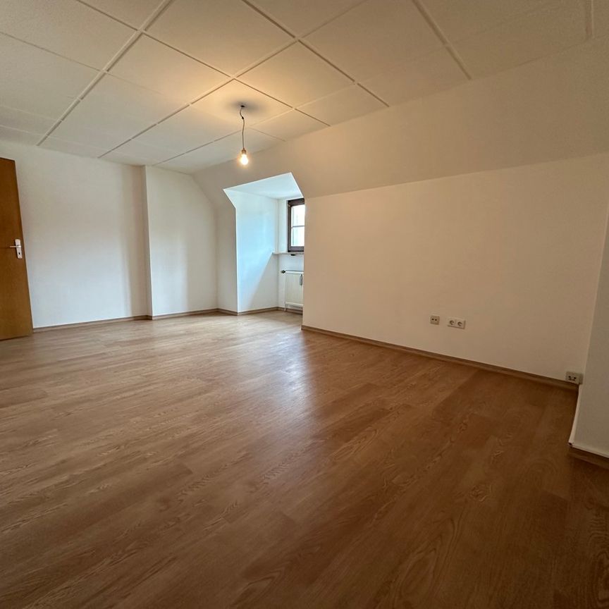 Zentrumsnahe ein Zimmer Wohnung mit geräumiger Wohnküche - Photo 1