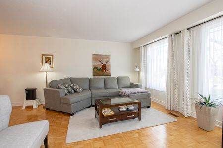 **BEAUTIFUL** 3 Bedroom Main Unit in St. Catharines!! - Photo 4