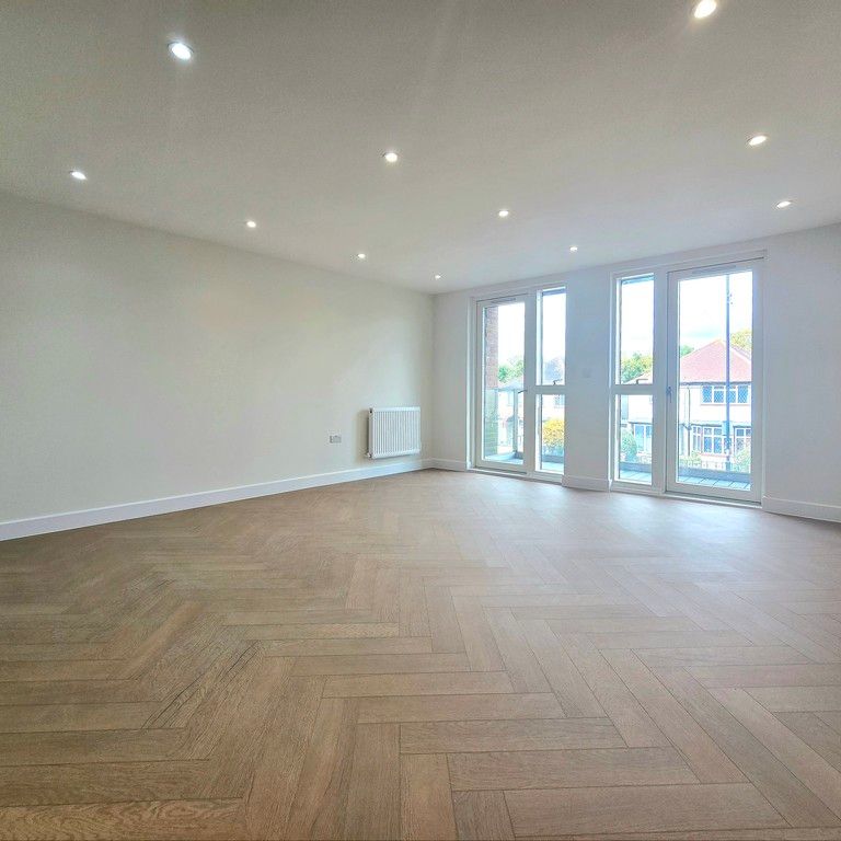2 Bedroom Apartment, Norbury Avenue, London - Photo 1