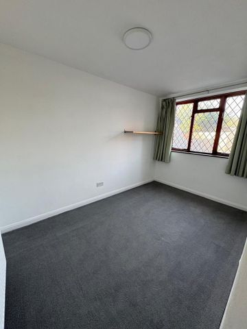 3 bedroom semi-detached bungalow to rent - Photo 4