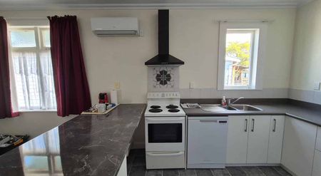 3 Bedroom home, close to town, off street parking - Photo 5